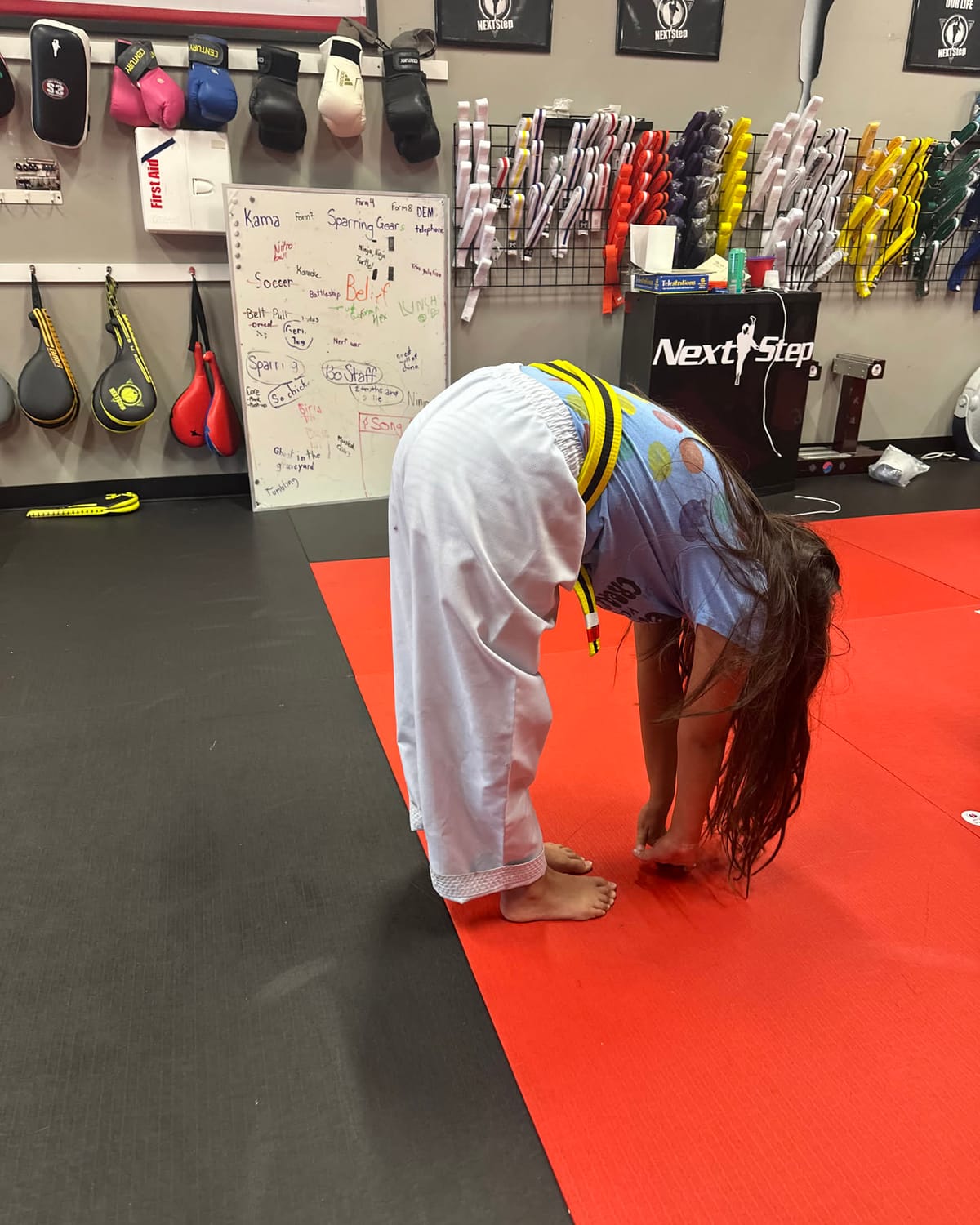 full class bowing white doboks dojang